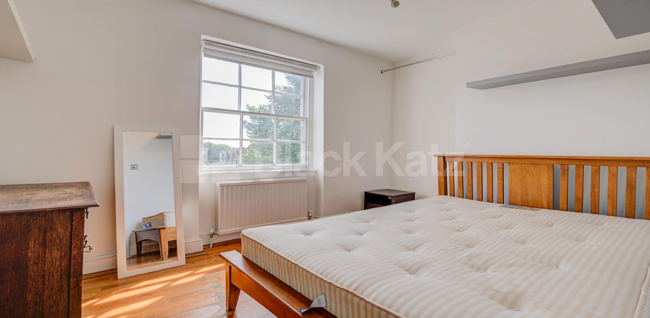 Wonderful spacious split level three bed within a period house in Camden. Camden Street, Camden